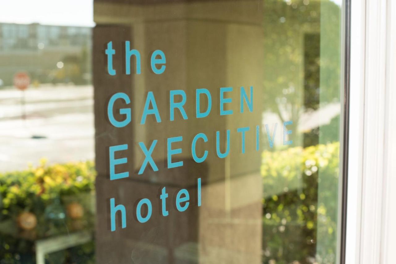 การ์เดน เอ็กเซกคิวทีฟ โฮเต็ล Hotel เซาท์เพลนฟิลด์ ภายนอก รูปภาพ